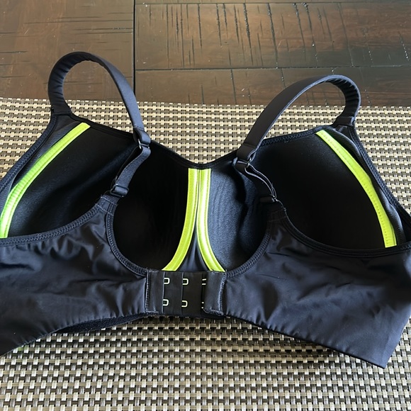 Nike Sports Bra - Picture 2 of 4